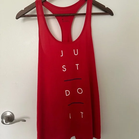 Women’s Nike Workout Tanks Bundle size medium - Picture 3 of 4